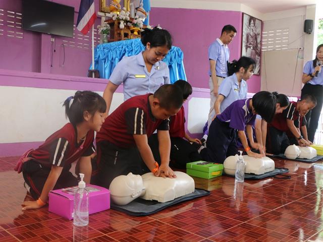 คณะสาธารณสุขศาสตร์ มหาวิทยาลัยพะเยา เปิดแหล่งเรียนรู้สมุนไพรท้องถิ่นเพื่อสุขภาพ  ภายใต้โครงการ 1 ชุมชน 1 นวัตกรรม ดำเนินตามนโยบายมหาวิทยาลัยพะเยา ที่มีปณิธาน“ปัญญาเพื่อความเข้มแข็งของชุมชน” และวิสัยทัศน์ในการพัฒนา “มหาวิทยาลัยสร้างปัญญา  เพื่อนวัตกรรมชุมชน สู่สากล อย่างยั่งยืน” ประกอบกับมหาวิทยาลัยพะเยาเป็นกลุ่มสถาบันการศึกษาชั้นนำในกลุ่มพัฒนาชุมชนท้องถิ่น ที่มุ่งเน้นการพัฒนาแหล่งเรียนรู้ในชุมชน (Learning space) เพื่อความเป็นอยู่ที่ดีของสังคม (Societal Well-being)