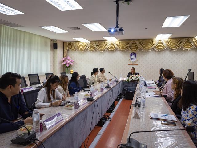 คณะศิลปศาสตร์ให้การต้อนรับคณะผู้ศึกษาดูงาน จากคณะสาธารณสุขศาสตร์ เพื่อพัฒนาหลักเกณฑ์วิธีการประเมินผลการปฏิบัติงานของบุคลากรสายวิชาการและสายสนับสนุน