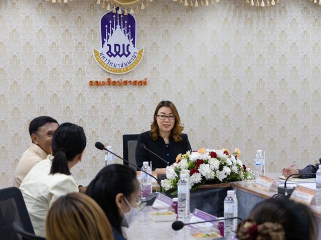 คณะศิลปศาสตร์ให้การต้อนรับคณะผู้ศึกษาดูงาน จากคณะสาธารณสุขศาสตร์ เพื่อพัฒนาหลักเกณฑ์วิธีการประเมินผลการปฏิบัติงานของบุคลากรสายวิชาการและสายสนับสนุน