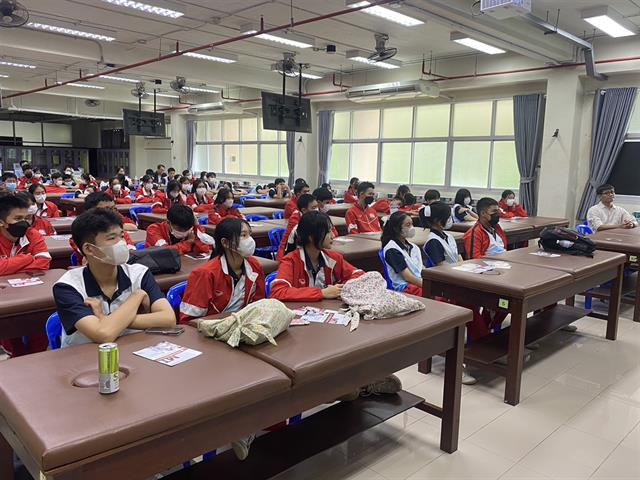 เมื่อวันอาทิตย์ที่ 17 กันยายน 2566 โรงเรียนเชียงคำวิทยาคม ได้นำนักเรียนจำนวน 65 คน ครูผู้ควบคุม 8 คน เข้าเยี่ยมชมและเข้าศึกษาดูงานคณะสหเวชศาสตร์ มหาวิทยาลัยพะเยา 