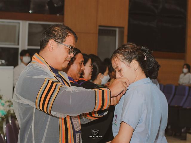      หลักสูตรสาธารณสุขศาสตรบัณฑิต สาขาวิชาการส่งเสริมสุขภาพ จัดพิธีไหว้ครูและพิธีมอบเข็มพระบิดา ชุดกาวน์วิชาชีพ