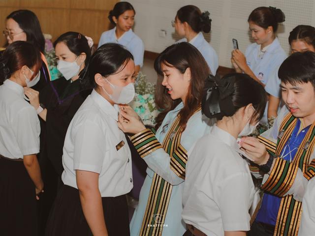      หลักสูตรสาธารณสุขศาสตรบัณฑิต สาขาวิชาการส่งเสริมสุขภาพ จัดพิธีไหว้ครูและพิธีมอบเข็มพระบิดา ชุดกาวน์วิชาชีพ