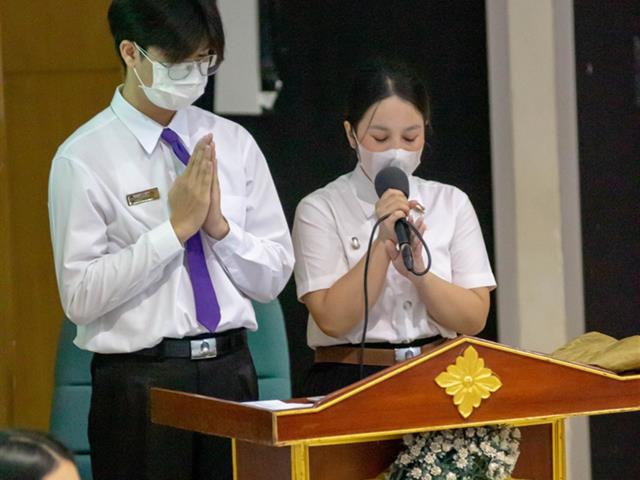      หลักสูตรสาธารณสุขศาสตรบัณฑิต สาขาวิชาการส่งเสริมสุขภาพ จัดพิธีไหว้ครูและพิธีมอบเข็มพระบิดา ชุดกาวน์วิชาชีพ
