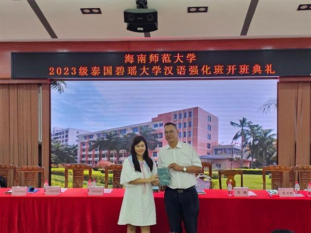 หลักสูตรการแพทย์แผนจีนบัณฑิต คณะสาธารณสุขศาสตร์ ได้เดินทางไปส่งนิสิตแพทย์แผนจีนชั้นปีที่ 1 เข้าศึกษาภาษาจีนแบบเข้ม ณ มหาวิทยาลัยครุศาสตร์ไห่หนาน