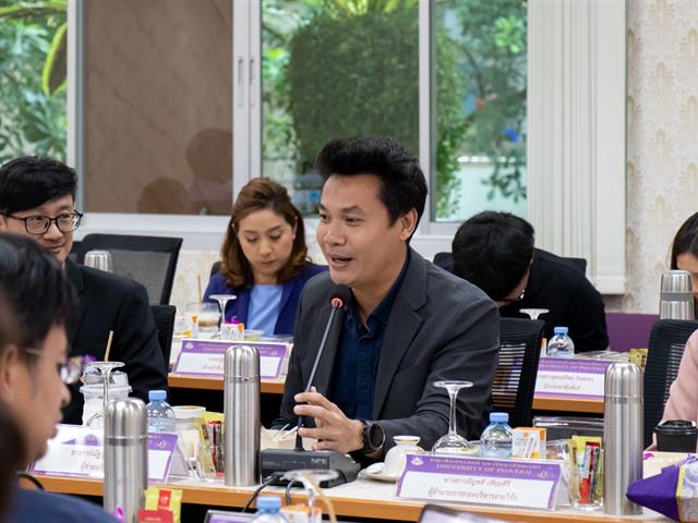 อธิการบดีมหาวิทยาลัยพะเยา พบปะบุคลากรคณะศิลปศาสตร์ เพื่อรับฟังผลการดำเนินงาน และหารือแนวทางในการบริหารงานร่วมกัน