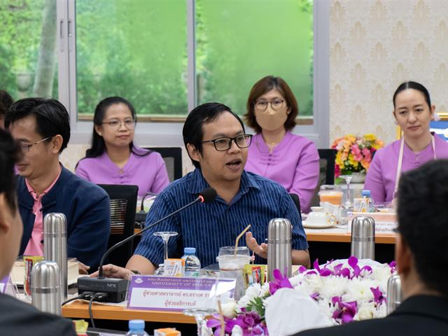 อธิการบดีมหาวิทยาลัยพะเยา พบปะบุคลากรคณะศิลปศาสตร์ เพื่อรับฟังผลการดำเนินงาน และหารือแนวทางในการบริหารงานร่วมกัน