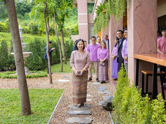 อธิการบดีมหาวิทยาลัยพะเยา พบปะบุคลากรคณะศิลปศาสตร์ เพื่อรับฟังผลการดำเนินงาน และหารือแนวทางในการบริหารงานร่วมกัน