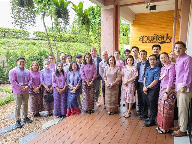 อธิการบดีมหาวิทยาลัยพะเยา พบปะบุคลากรคณะศิลปศาสตร์ เพื่อรับฟังผลการดำเนินงาน และหารือแนวทางในการบริหารงานร่วมกัน
