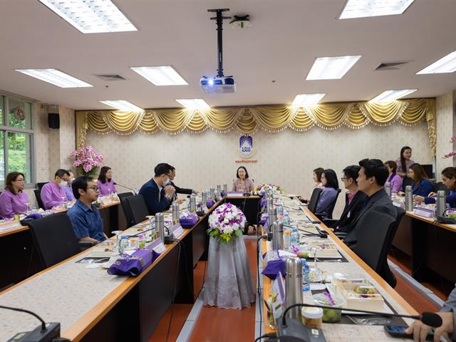 อธิการบดีมหาวิทยาลัยพะเยา พบปะบุคลากรคณะศิลปศาสตร์ เพื่อรับฟังผลการดำเนินงาน และหารือแนวทางในการบริหารงานร่วมกัน