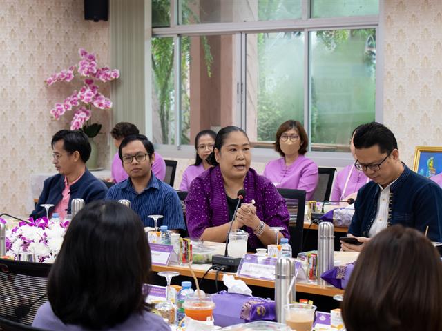อธิการบดีมหาวิทยาลัยพะเยา พบปะบุคลากรคณะศิลปศาสตร์ เพื่อรับฟังผลการดำเนินงาน และหารือแนวทางในการบริหารงานร่วมกัน