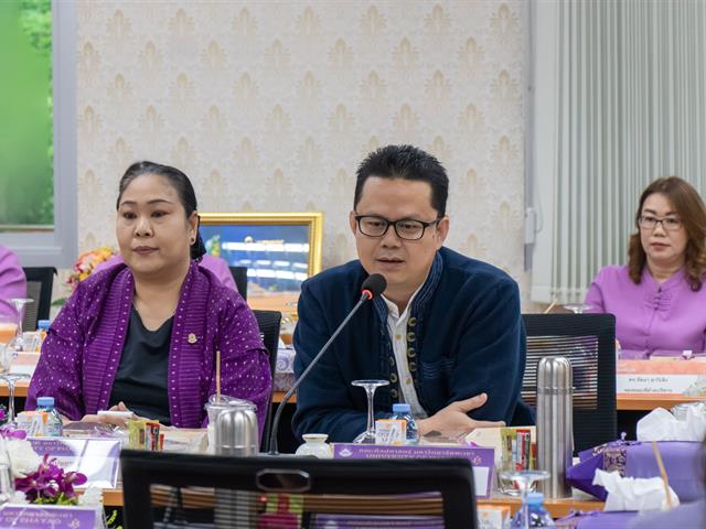 อธิการบดีมหาวิทยาลัยพะเยา พบปะบุคลากรคณะศิลปศาสตร์ เพื่อรับฟังผลการดำเนินงาน และหารือแนวทางในการบริหารงานร่วมกัน
