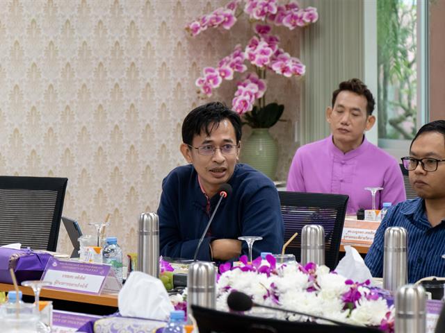อธิการบดีมหาวิทยาลัยพะเยา พบปะบุคลากรคณะศิลปศาสตร์ เพื่อรับฟังผลการดำเนินงาน และหารือแนวทางในการบริหารงานร่วมกัน