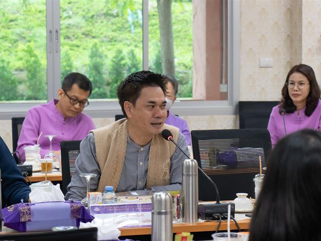 อธิการบดีมหาวิทยาลัยพะเยา พบปะบุคลากรคณะศิลปศาสตร์ เพื่อรับฟังผลการดำเนินงาน และหารือแนวทางในการบริหารงานร่วมกัน