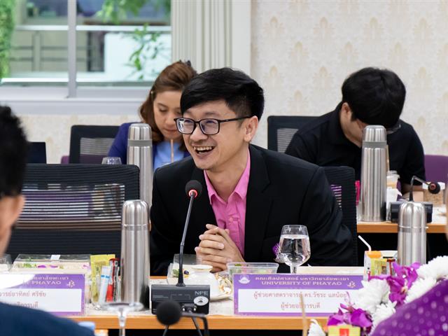 อธิการบดีมหาวิทยาลัยพะเยา พบปะบุคลากรคณะศิลปศาสตร์ เพื่อรับฟังผลการดำเนินงาน และหารือแนวทางในการบริหารงานร่วมกัน