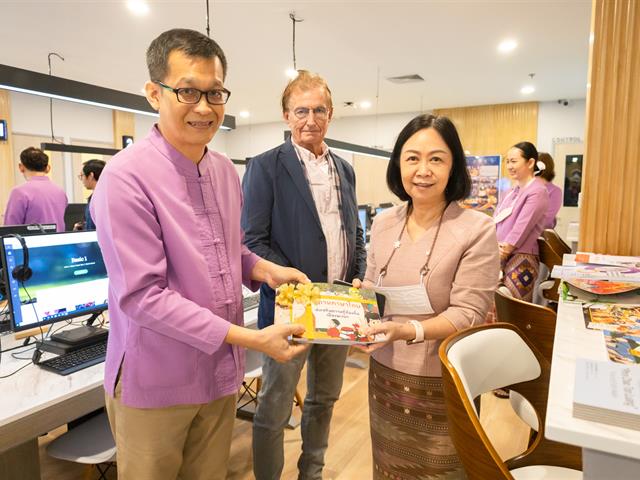 อธิการบดีมหาวิทยาลัยพะเยา พบปะบุคลากรคณะศิลปศาสตร์ เพื่อรับฟังผลการดำเนินงาน และหารือแนวทางในการบริหารงานร่วมกัน