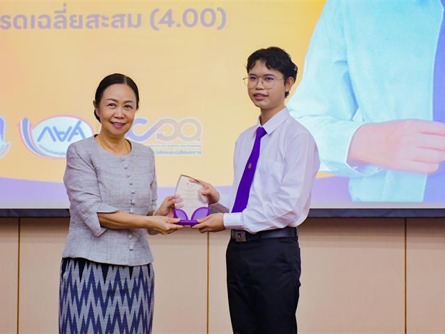 วิทยาลัยการศึกษา เข้ารับรางวัล “หน่วยงานที่ให้ความร่วมมือในการดำเนินงานด้านกองทุนเงินให้กู้ยืมเพื่อการศึกษา มหาวิทยาลัยพะเยา” 