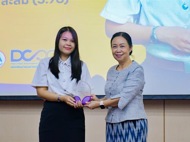วิทยาลัยการศึกษา เข้ารับรางวัล “หน่วยงานที่ให้ความร่วมมือในการดำเนินงานด้านกองทุนเงินให้กู้ยืมเพื่อการศึกษา มหาวิทยาลัยพะเยา” 