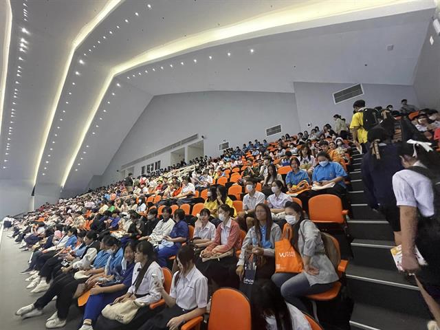 กองบริการการศึกษา  มหาวิทยาลัยพะเยา แนะแนวสัญจร 2557 งานรับเข้าศึกษา 