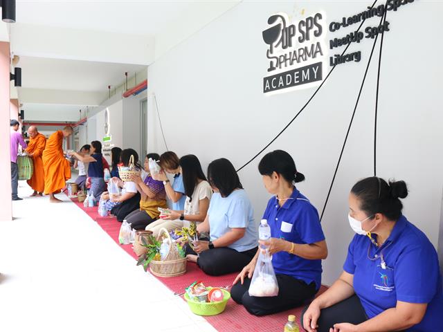 คณะเภสัชศาสตร์จัดงานทำบุญตักบาตร ประจำเดือน พฤศจิกายน 2566