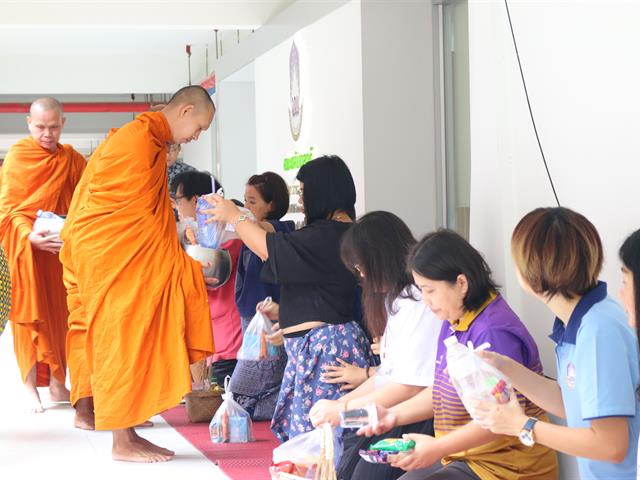 คณะเภสัชศาสตร์จัดงานทำบุญตักบาตร ประจำเดือน พฤศจิกายน 2566