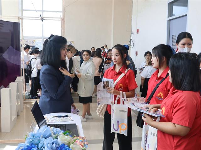 คณะรัฐศาสตร์และสังคมศาสตร์ 