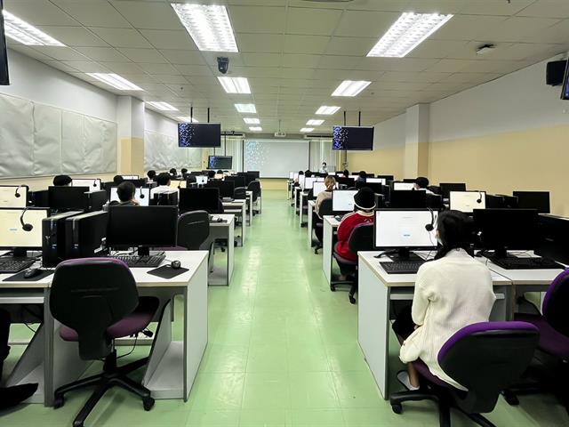 ศูนย์ภาษา คณะศิลปศาสตร์ จัดทดสอบวัดความรู้ภาษาอังกฤษโดยโปรแกรมสำเร็จรูป เพื่อประกอบการสำเร็จการศึกษาและเทียบรายวิชาภาษาอังกฤษเพื่อการสื่อสารฯ