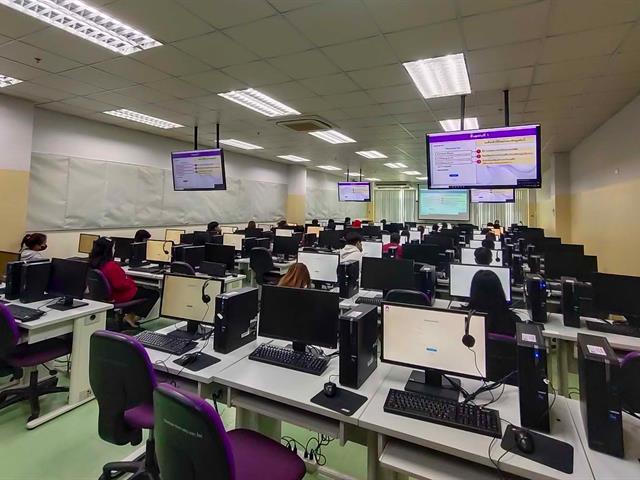 ศูนย์ภาษา คณะศิลปศาสตร์ จัดทดสอบวัดความรู้ภาษาอังกฤษโดยโปรแกรมสำเร็จรูป เพื่อประกอบการสำเร็จการศึกษาและเทียบรายวิชาภาษาอังกฤษเพื่อการสื่อสารฯ