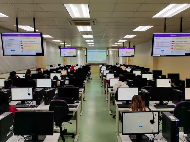 ศูนย์ภาษา คณะศิลปศาสตร์ จัดทดสอบวัดความรู้ภาษาอังกฤษโดยโปรแกรมสำเร็จรูป เพื่อประกอบการสำเร็จการศึกษาและเทียบรายวิชาภาษาอังกฤษเพื่อการสื่อสารฯ