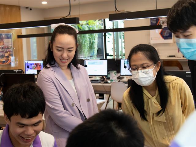 คณะศิลปศาสตร์ให้การต้อนรับคณะครูและนักเรียน โรงเรียนจักรคำคณาทร จังหวัดลำพูน