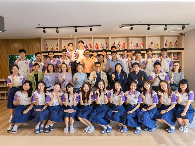 คณะศิลปศาสตร์ให้การต้อนรับคณะครูและนักเรียน โรงเรียนจักรคำคณาทร จังหวัดลำพูน