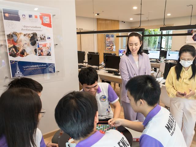 คณะศิลปศาสตร์ให้การต้อนรับคณะครูและนักเรียน โรงเรียนจักรคำคณาทร จังหวัดลำพูน