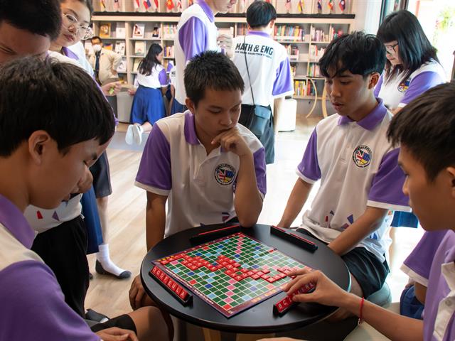 คณะศิลปศาสตร์ให้การต้อนรับคณะครูและนักเรียน โรงเรียนจักรคำคณาทร จังหวัดลำพูน