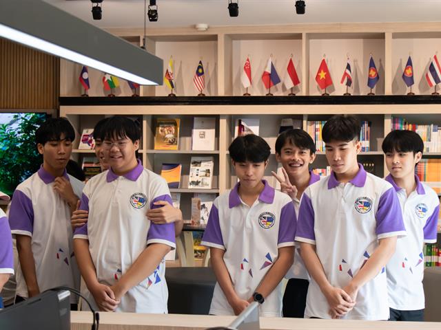 คณะศิลปศาสตร์ให้การต้อนรับคณะครูและนักเรียน โรงเรียนจักรคำคณาทร จังหวัดลำพูน