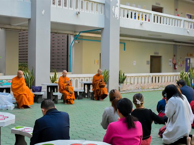 คณะกรรมการประจำวิทยาลัยการศึกษา ร่วมทำบุญตักบาตร เนื่องในโอกาสวันส่งท้ายปีเก่า ต้อนรับปีใหม่ พ.ศ.2567