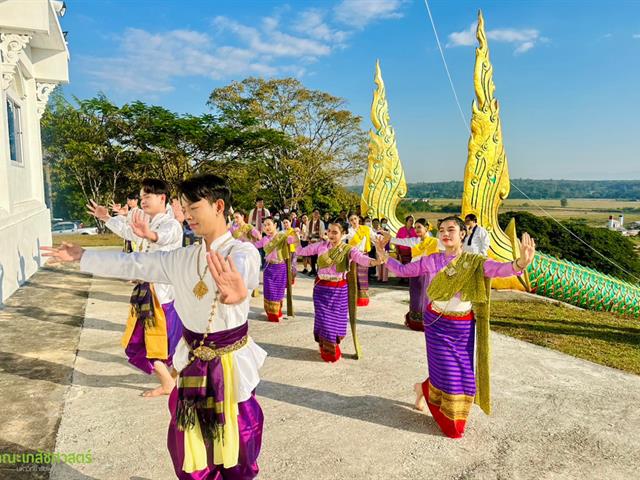 คณะเภสัชศาสตร์ มหาวิทยาลัยพะเยาเข้าร่วมกิจกรรมงานประเพณีห่มผ้าและสรงน้ำพระมุนีศรีวิสุทธิคุณ ณ วัดดงพระเจ้า จังหวัดพะเยา