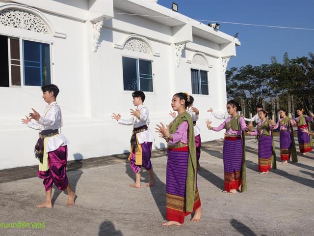 คณะเภสัชศาสตร์ มหาวิทยาลัยพะเยาเข้าร่วมกิจกรรมงานประเพณีห่มผ้าและสรงน้ำพระมุนีศรีวิสุทธิคุณ ณ วัดดงพระเจ้า จังหวัดพะเยา