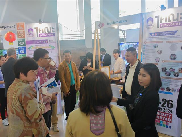 School of Education received the bronze medal for the 1 Faculty 1 Innovation Community project at the 13th Phayao Research Conference and the Outstanding Researcher award from the University of Phayao.