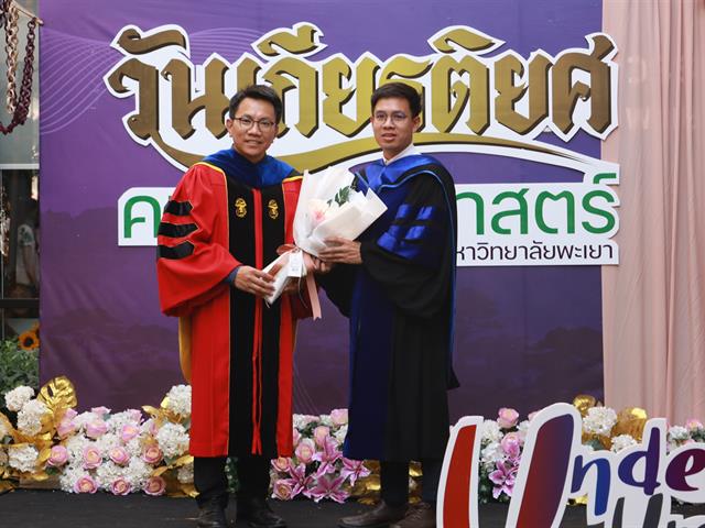 คณะเภสัชศาสตร์ จัดพิธีแสดงความยินดีแก่บัณฑิตคณะเภสัชศาสตร์ผู้สำเร็จการศึกษา ประจำปีการศึกษา 2565