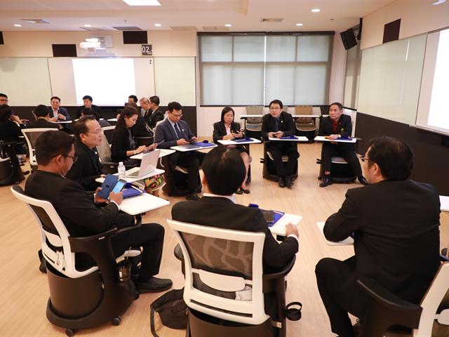 มหาวิทยาลัยพะเยาจัดพิธีมอบประกาศนียบัตรแก่ผู้สำเร็จการอบรม หลักสูตรพัฒนาศักยภาพผู้บริหารระดับสูง รุ่นที่ 1