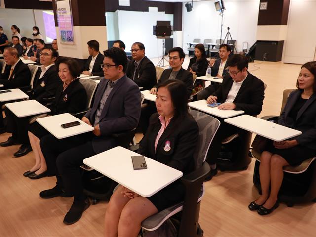 มหาวิทยาลัยพะเยาจัดพิธีมอบประกาศนียบัตรแก่ผู้สำเร็จการอบรม หลักสูตรพัฒนาศักยภาพผู้บริหารระดับสูง รุ่นที่ 1