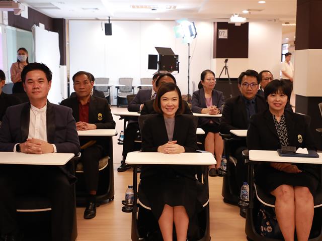 มหาวิทยาลัยพะเยาจัดพิธีมอบประกาศนียบัตรแก่ผู้สำเร็จการอบรม หลักสูตรพัฒนาศักยภาพผู้บริหารระดับสูง รุ่นที่ 1