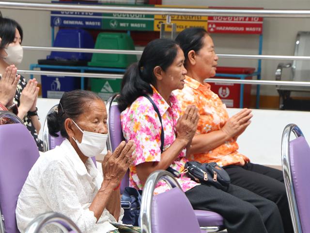 คณะสาธารณสุขศาสตร์ ดำเนินกิจกรรมสืบสานประเพณีสงกรานต์ 2567 "ป๋าเวณีปี๋ใหม่เมือง" โดยจัดให้มีกิจกรรมทำบุญตักบาตร และสรงน้ำพระ เพื่อความเป็นสิริมงคลเนื่องในวันปีใหม่ไทย