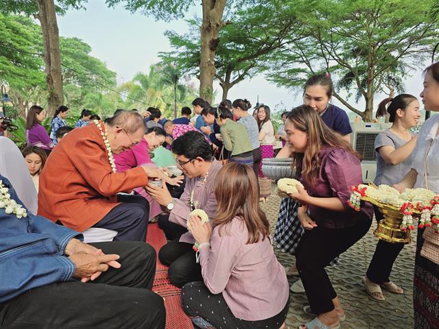 พิธีสระเกล้าดำหัวอธิการบดีและผู้อาวุโส