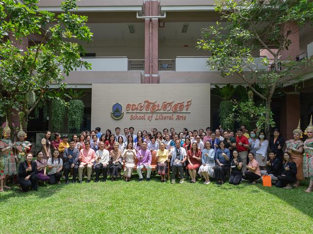 คณะศิลปศาสตร์ จัดพิธีทำบุญคณะศิลปศาสตร์ เนื่องในโอกาสแสดงมุทิตาคารวะ แด่ ดร.สิงห์คำ รักป่า อาจารย์หลักสูตรศิลปศาสตรบัณฑิต สาขาวิชาภาษาอังกฤษ