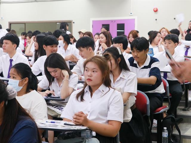 คณะรัฐศาสตร์และสังคมศาสตร์ 