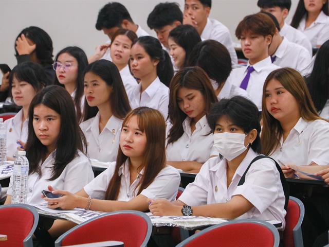 คณะรัฐศาสตร์และสังคมศาสตร์ 