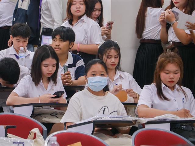 คณะรัฐศาสตร์และสังคมศาสตร์ 