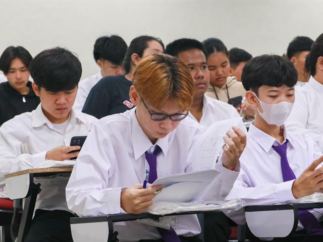 คณะรัฐศาสตร์และสังคมศาสตร์ 