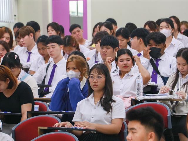 คณะรัฐศาสตร์และสังคมศาสตร์ 