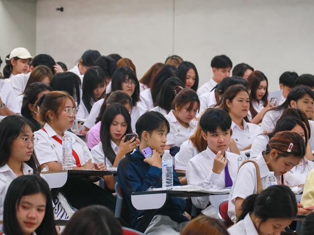 คณะรัฐศาสตร์และสังคมศาสตร์ 